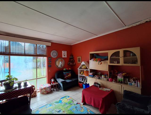 4 BEDROOM FREESTANDING FOR SALE IN STILFONTEIN EXT 3